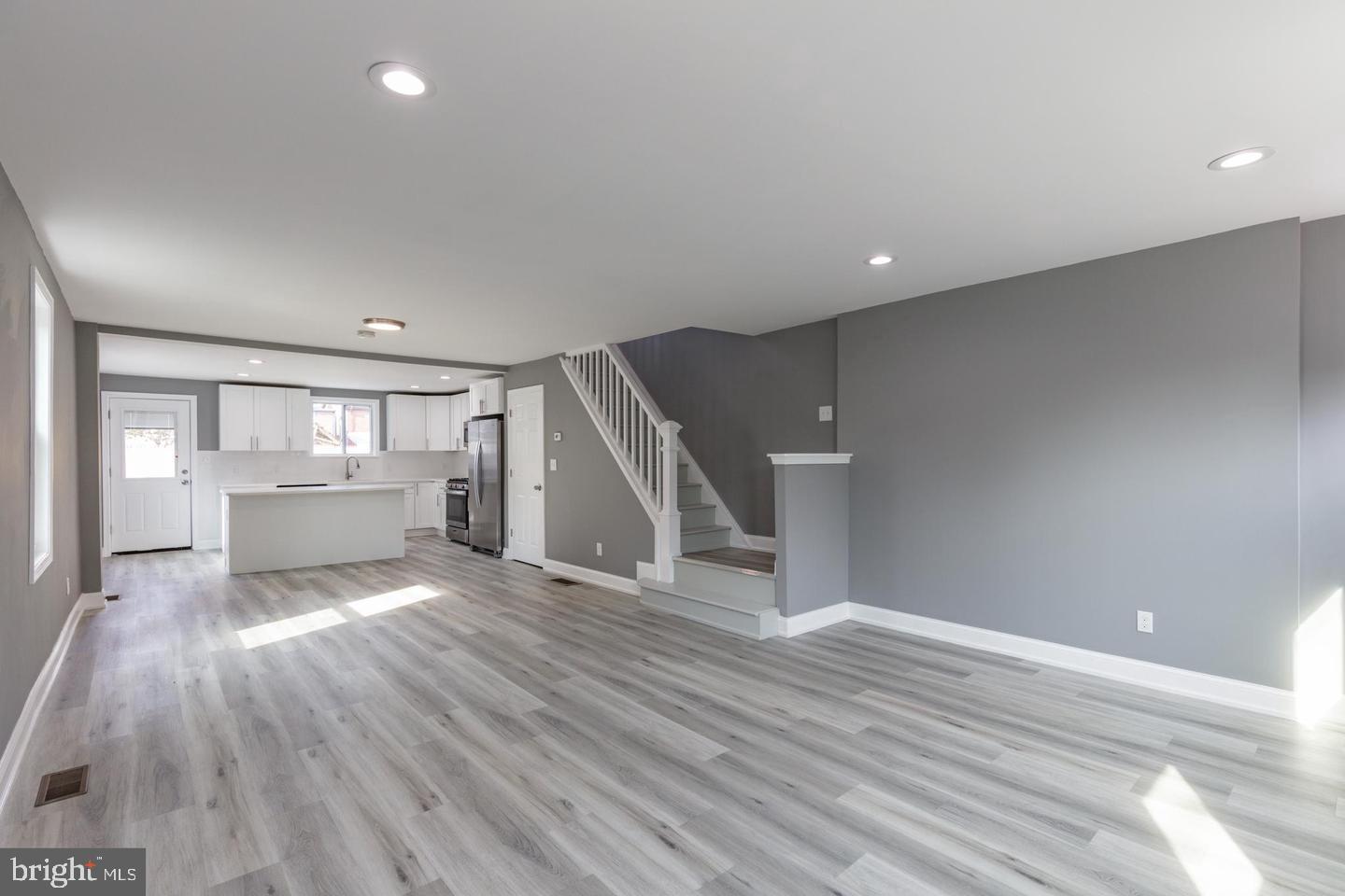 452 Old Elm St