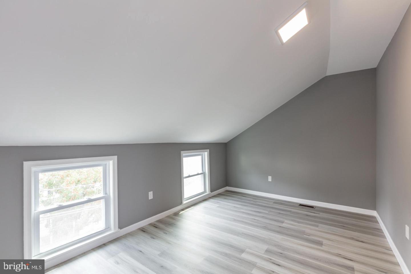452 Old Elm St