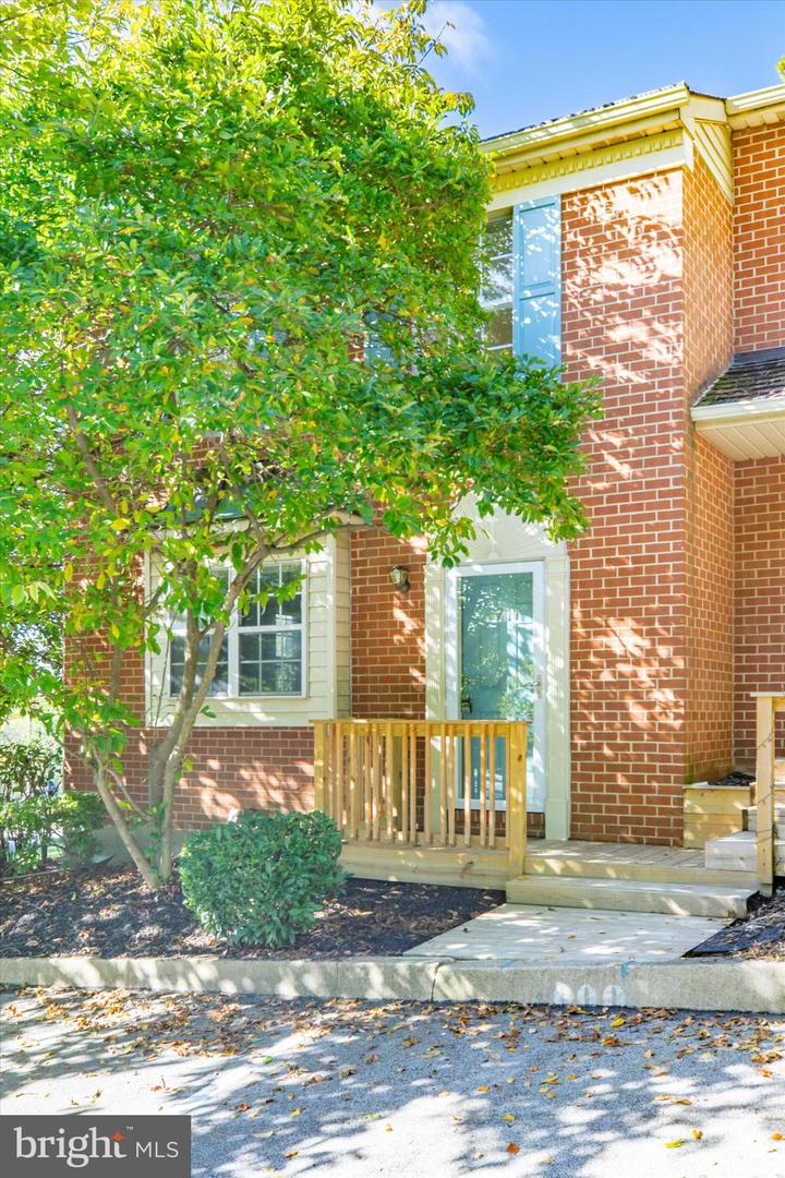 600 Coates Ln