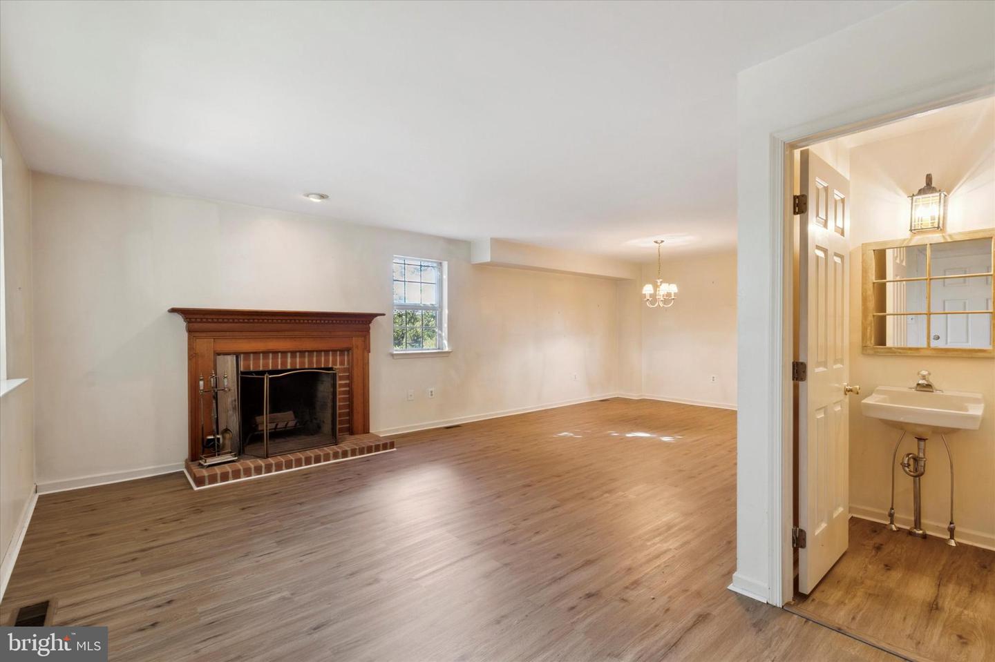 600 Coates Ln