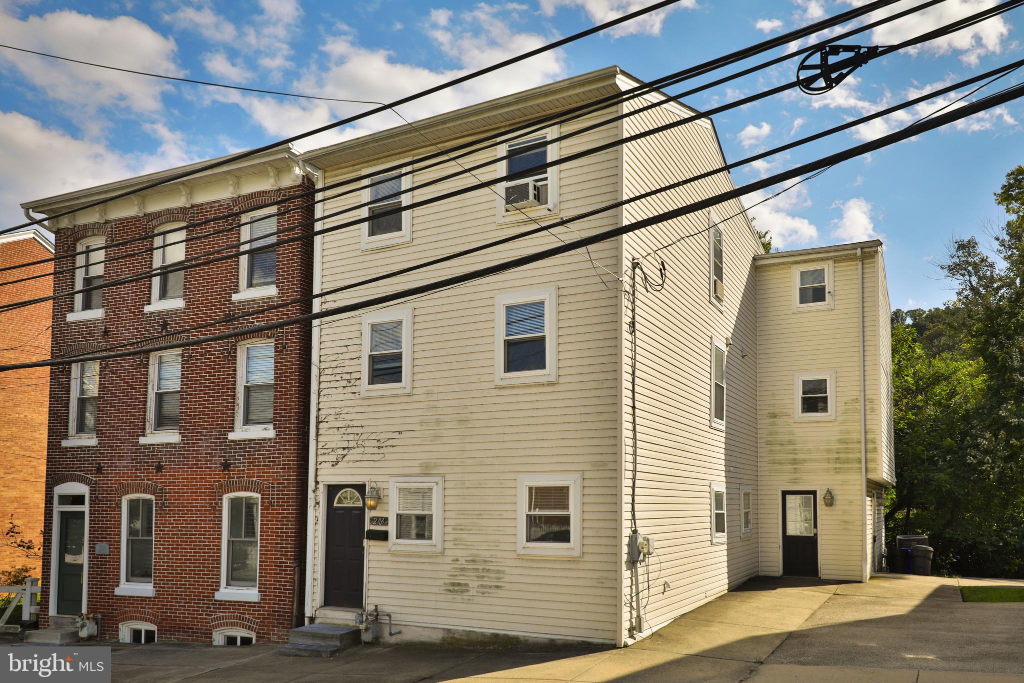 203 Ford St
