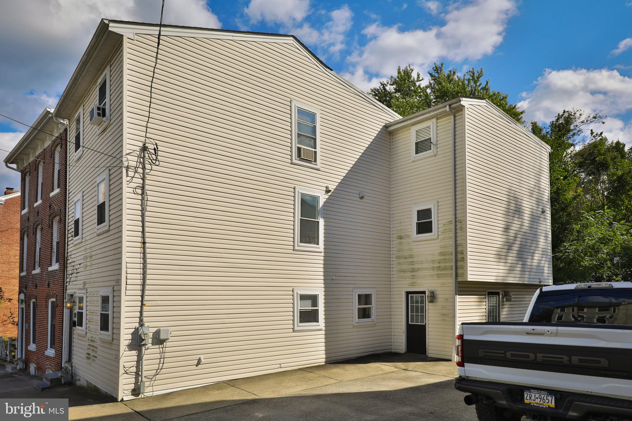 203 Ford St