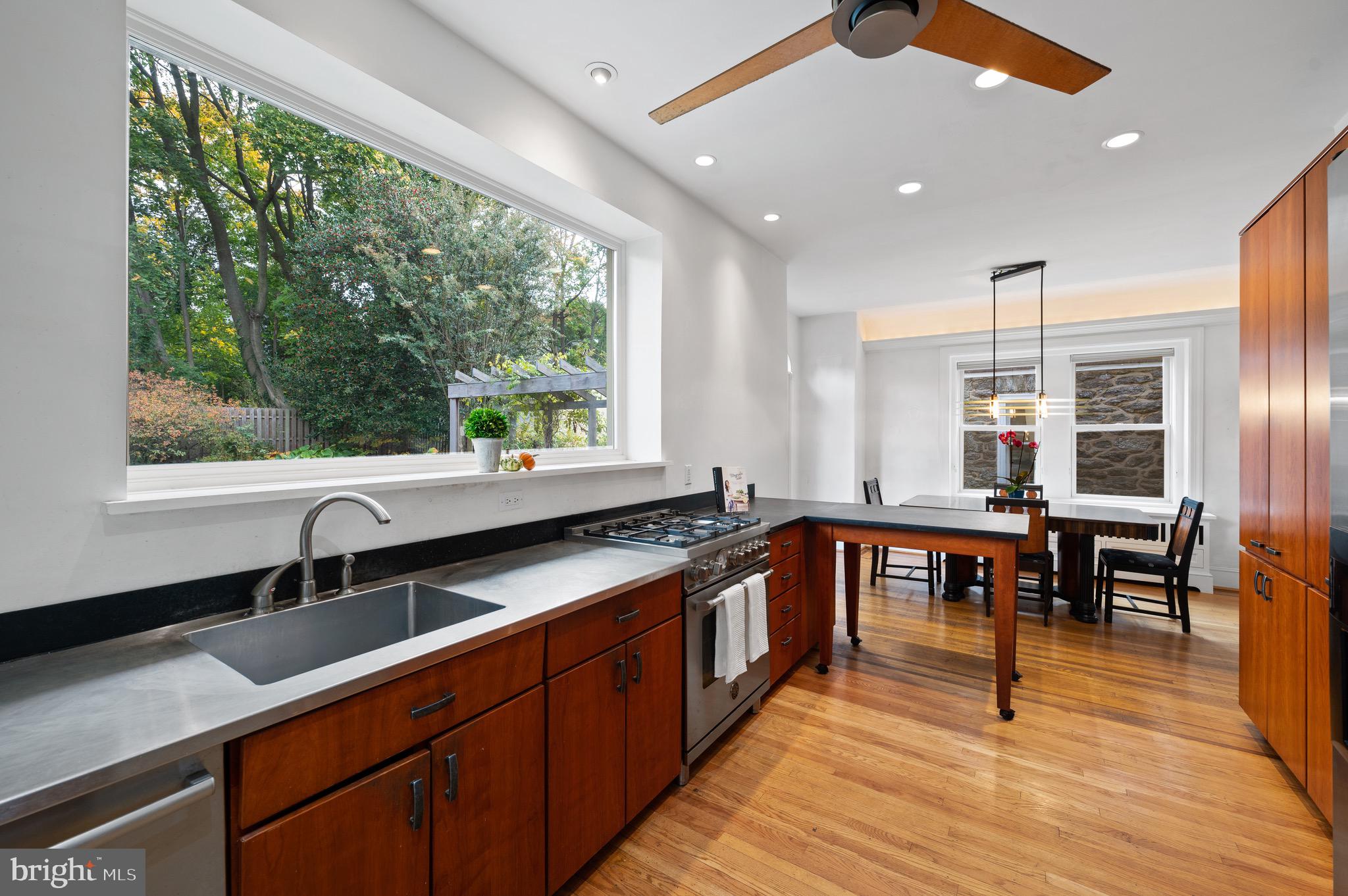 229 N Essex Ave