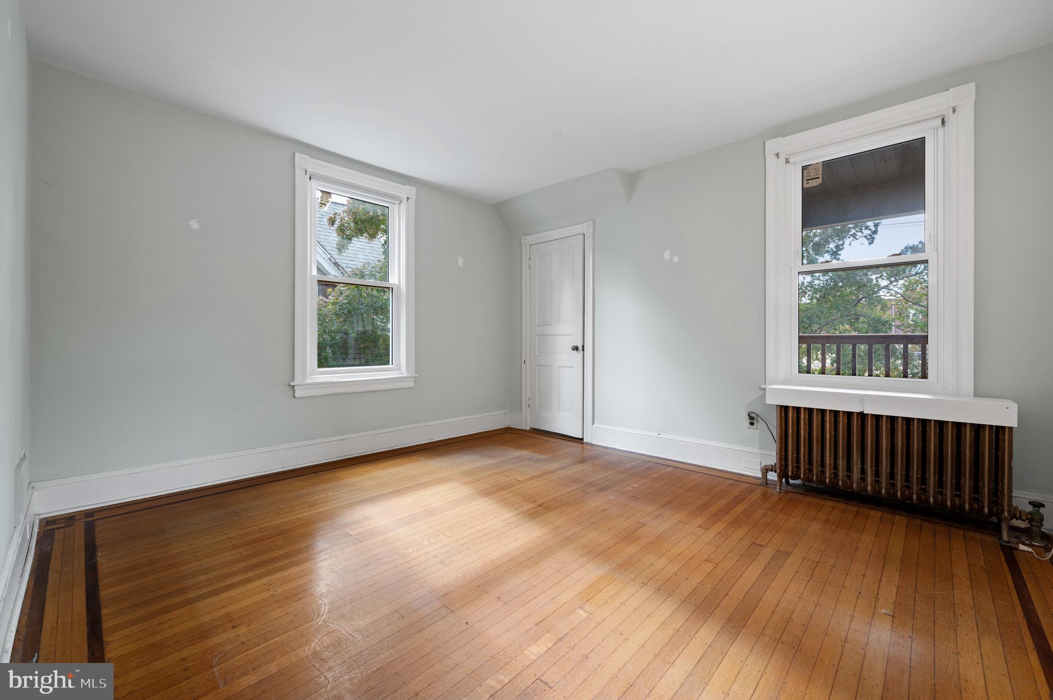 229 N Essex Ave