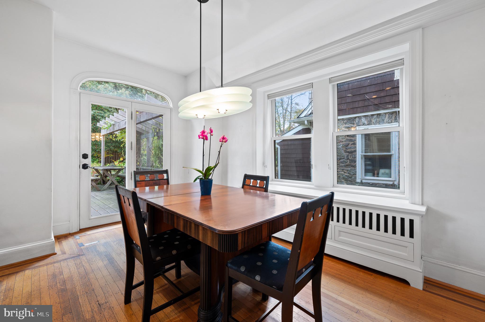 229 N Essex Ave