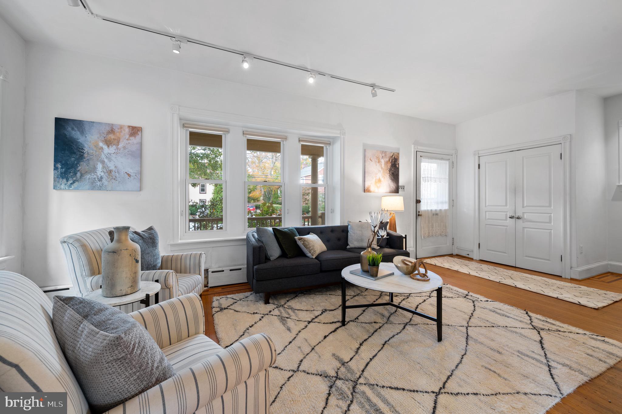229 N Essex Ave