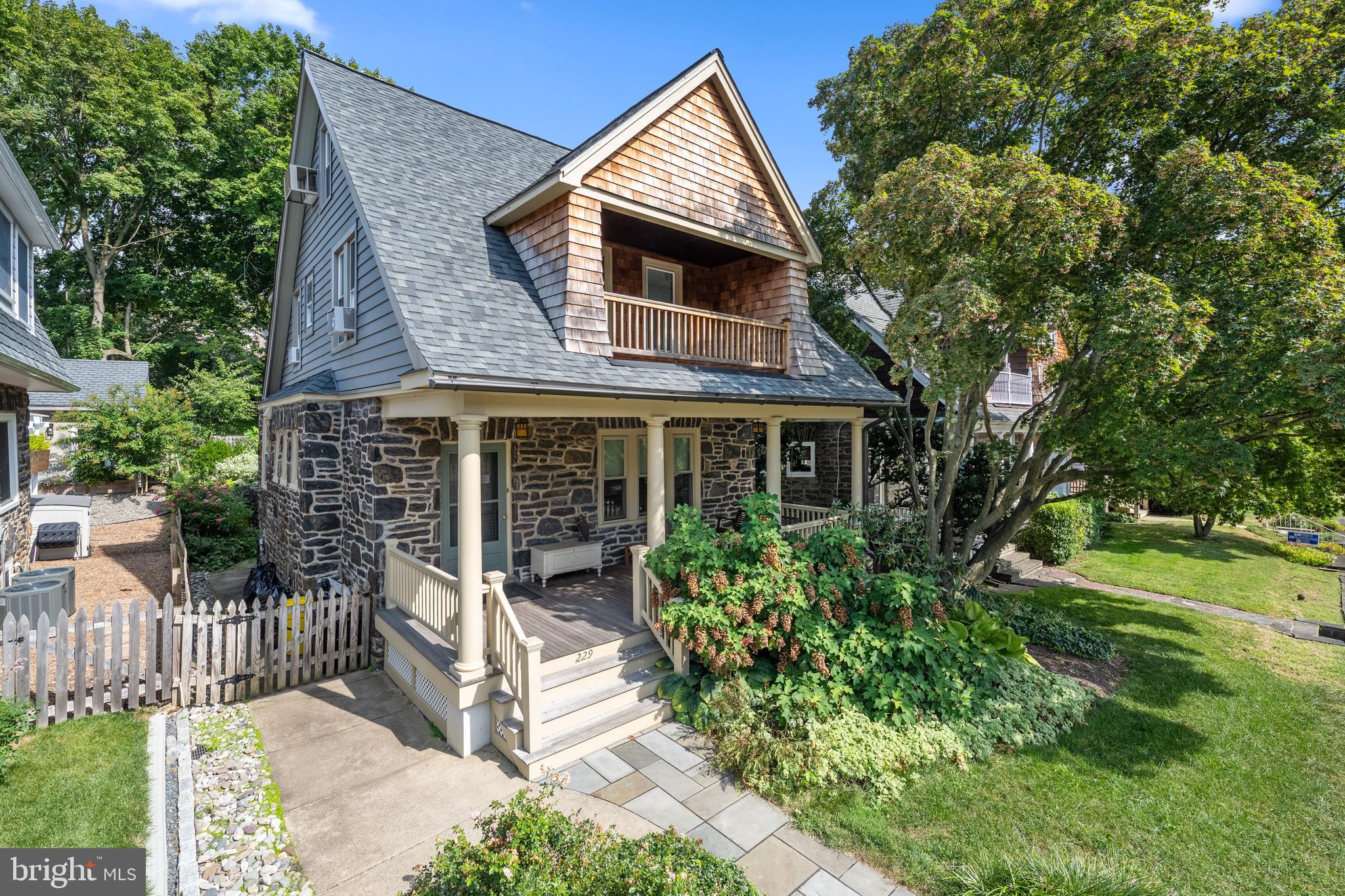 229 N Essex Ave