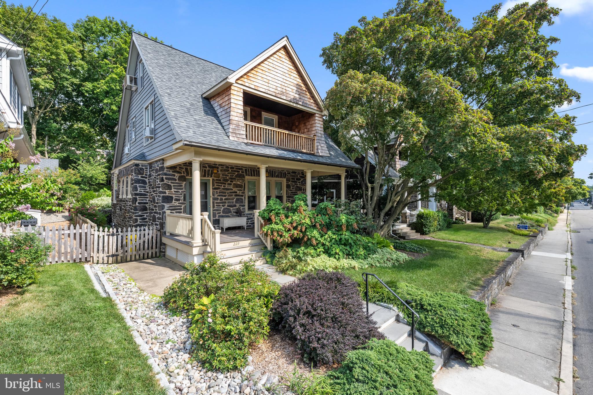 229 N Essex Ave