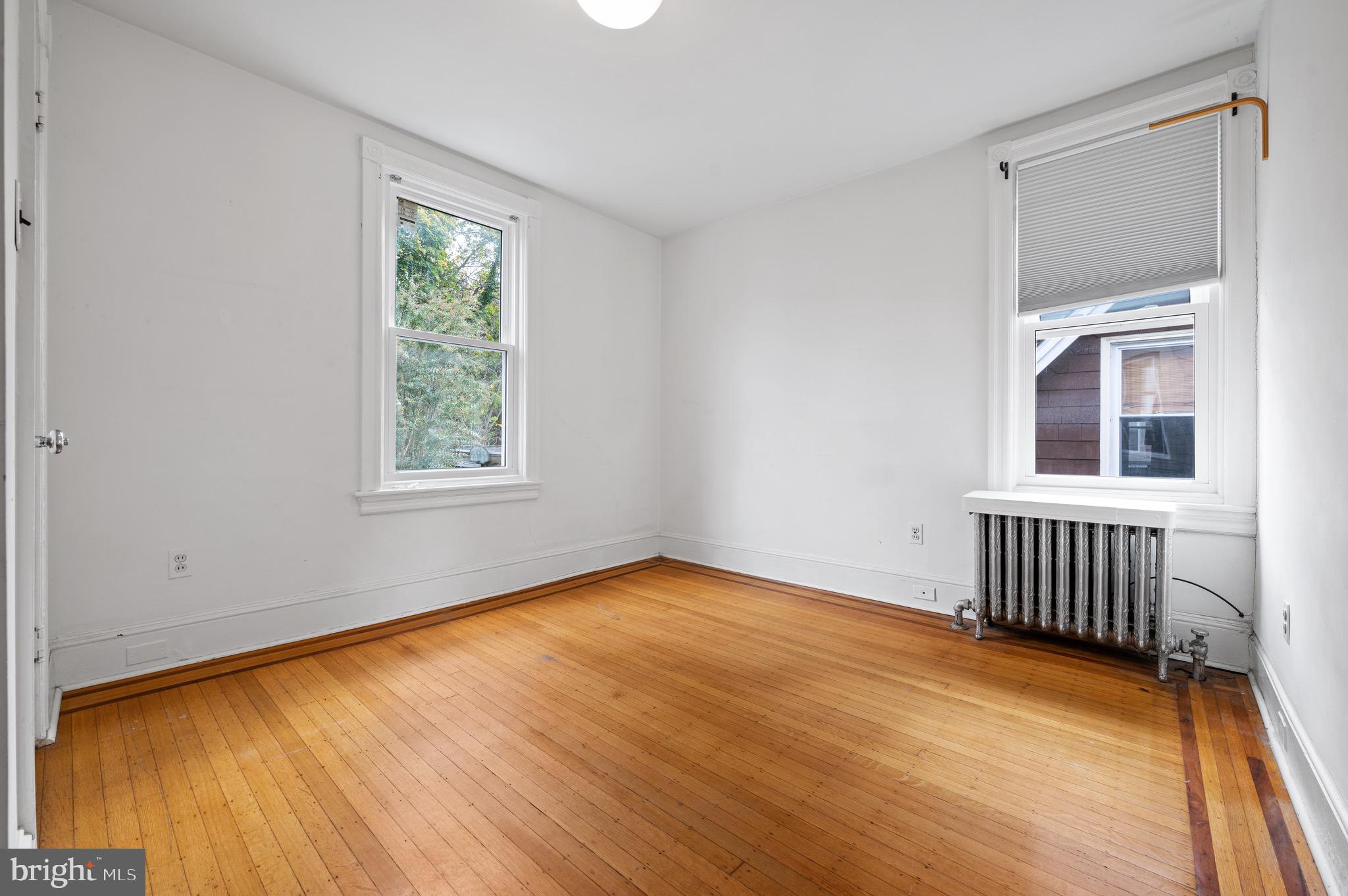 229 N Essex Ave