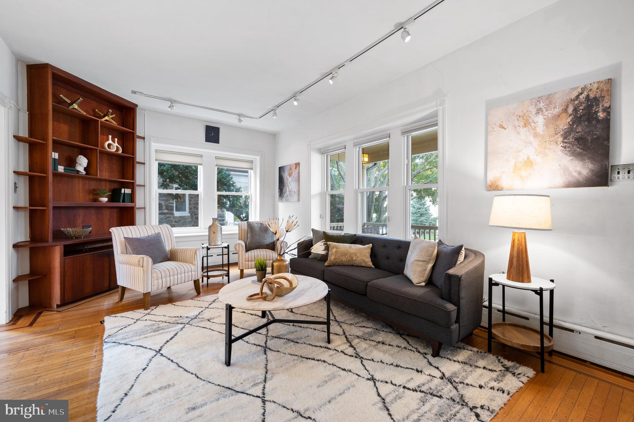 229 N Essex Ave