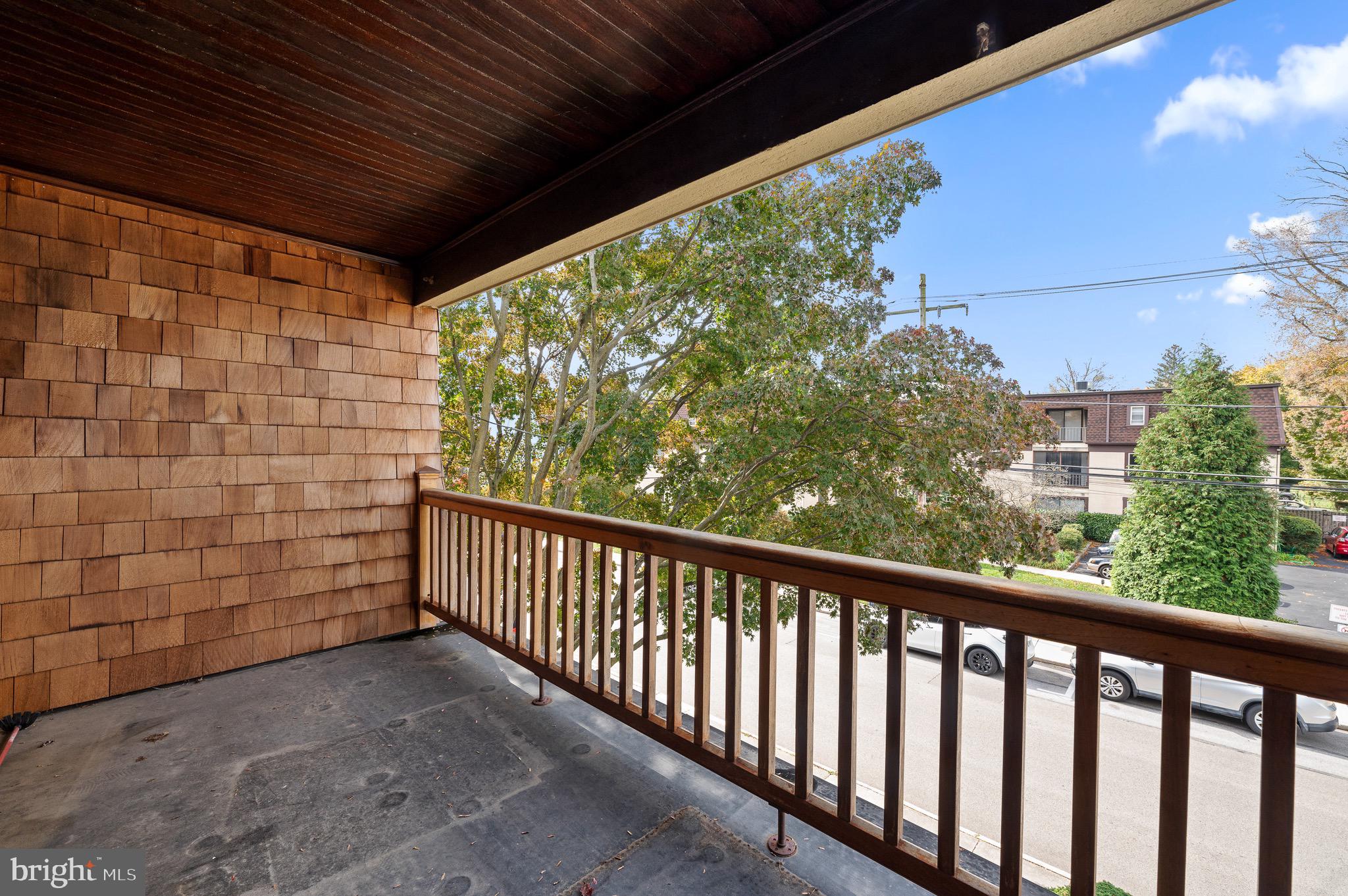 229 N Essex Ave
