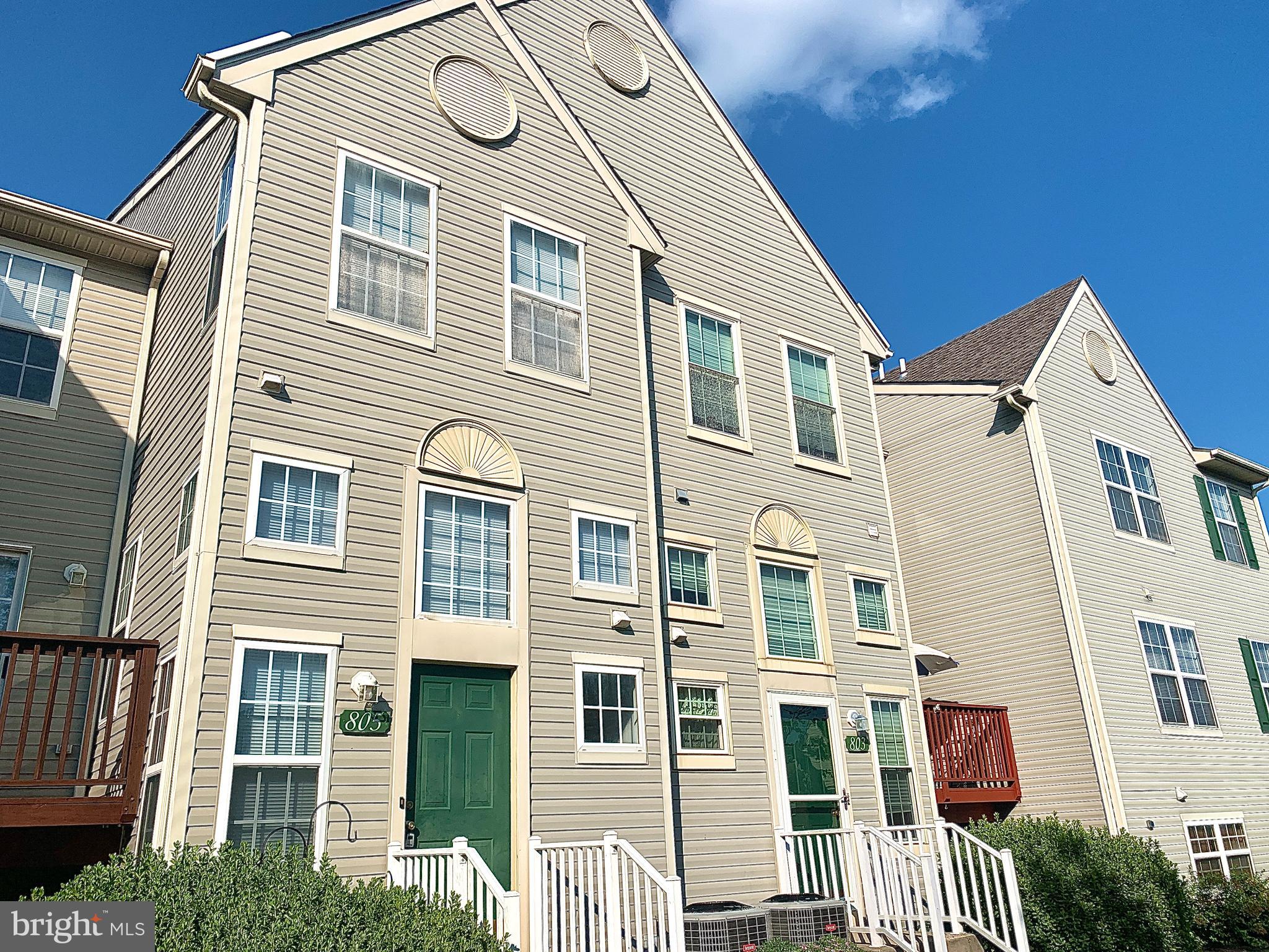805 Dewees Pl