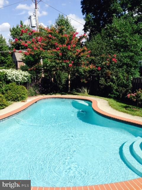 27 Levering Cir