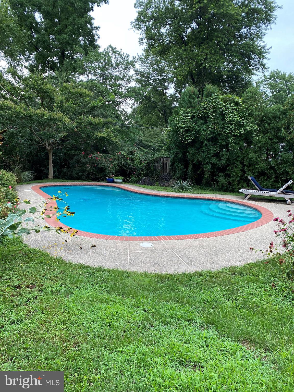 27 Levering Cir