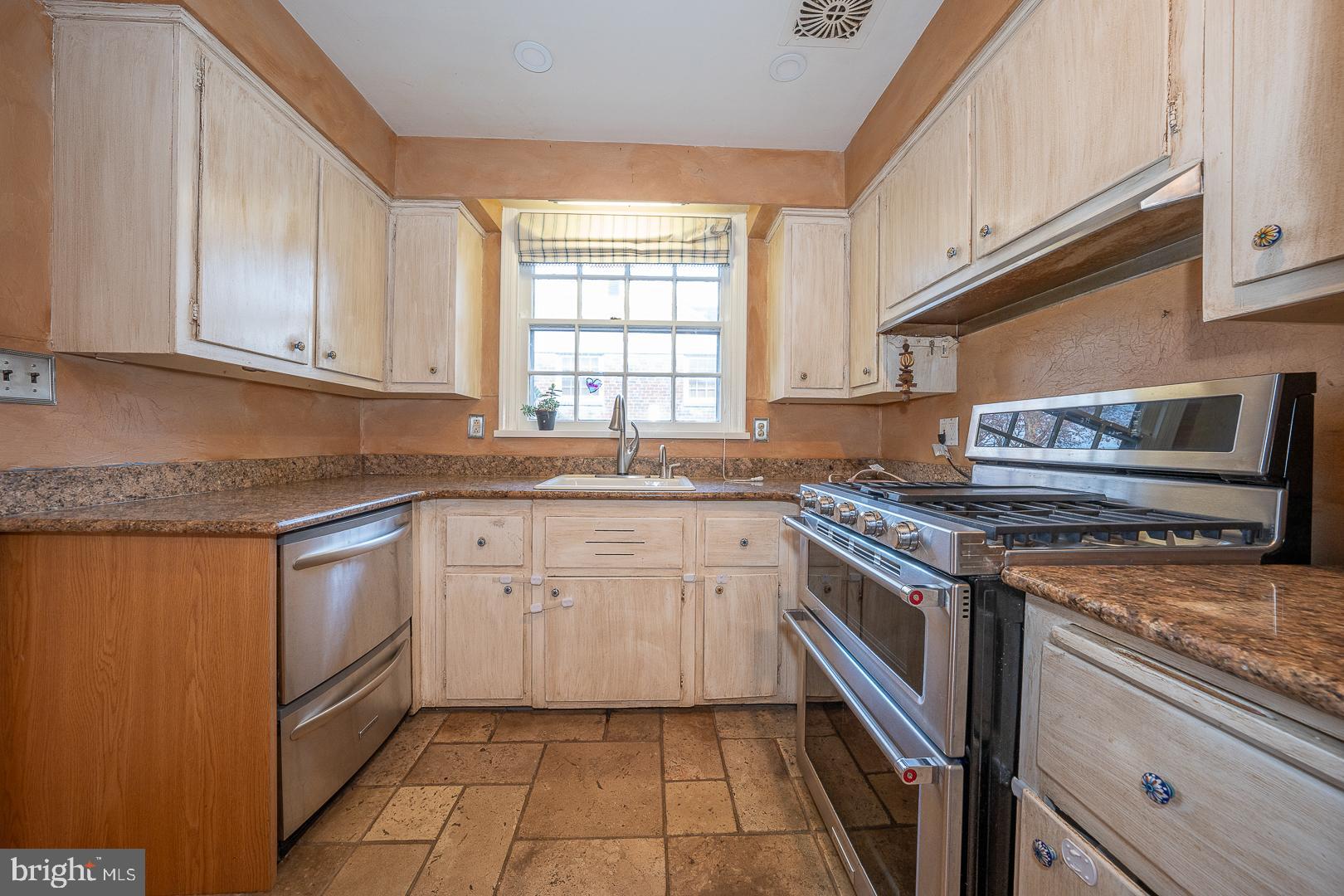 27 Levering Cir