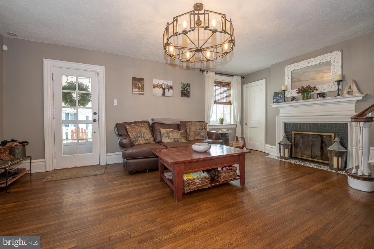1046 Montgomery Ave
