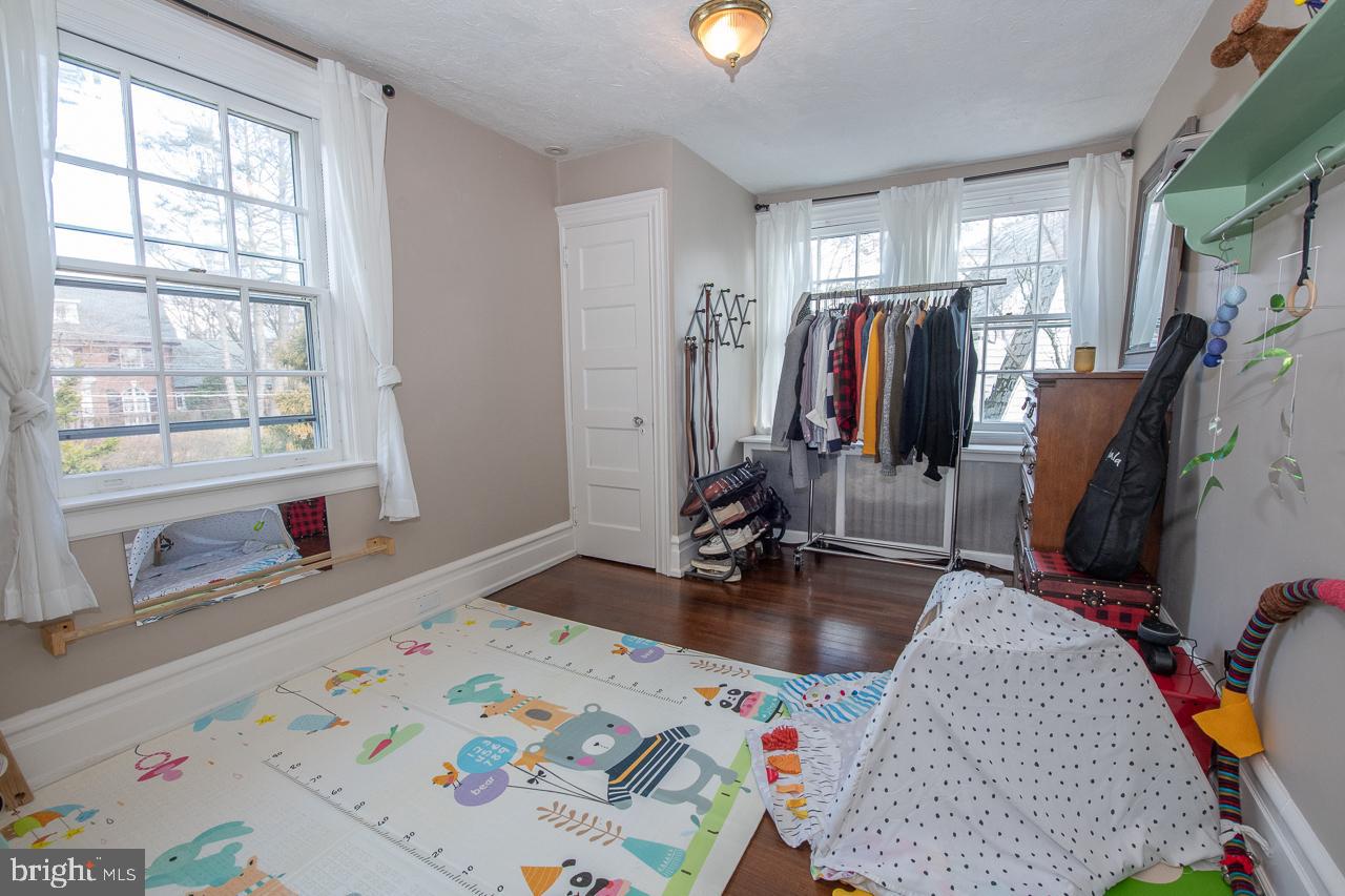 1046 Montgomery Ave