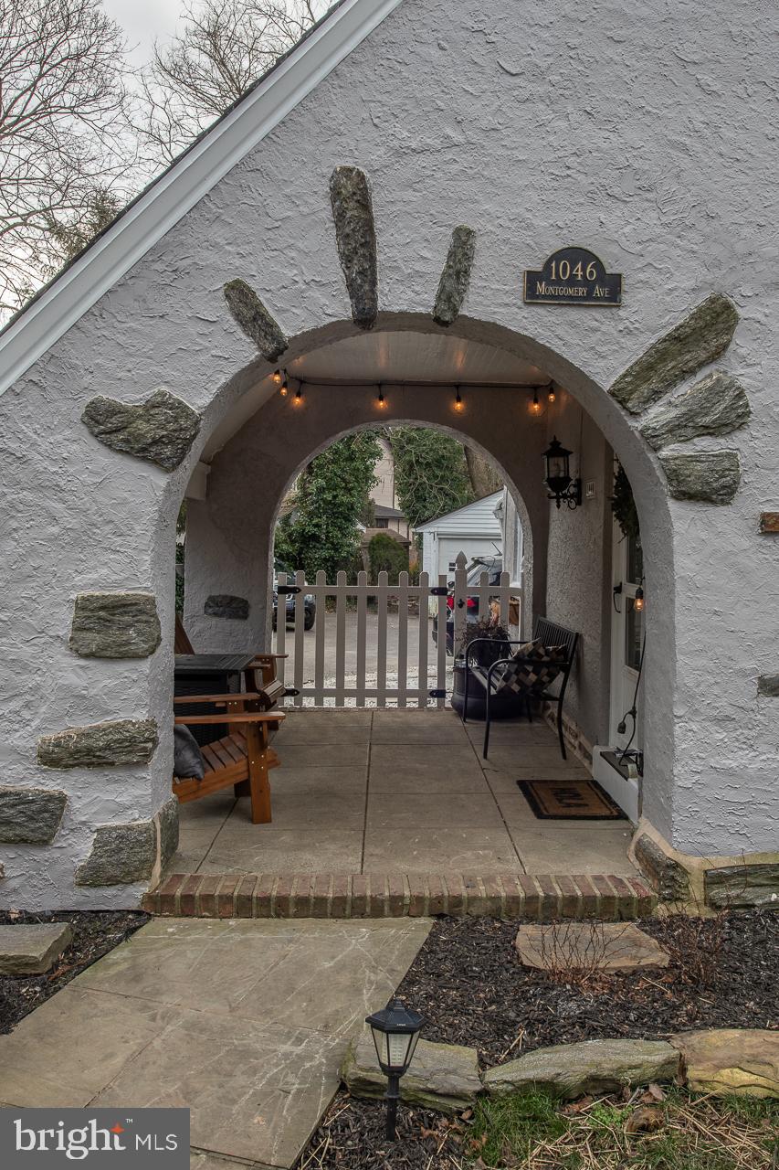 1046 Montgomery Ave