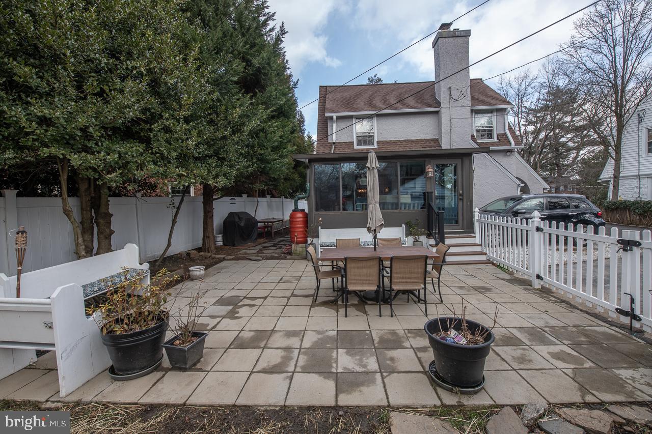 1046 Montgomery Ave