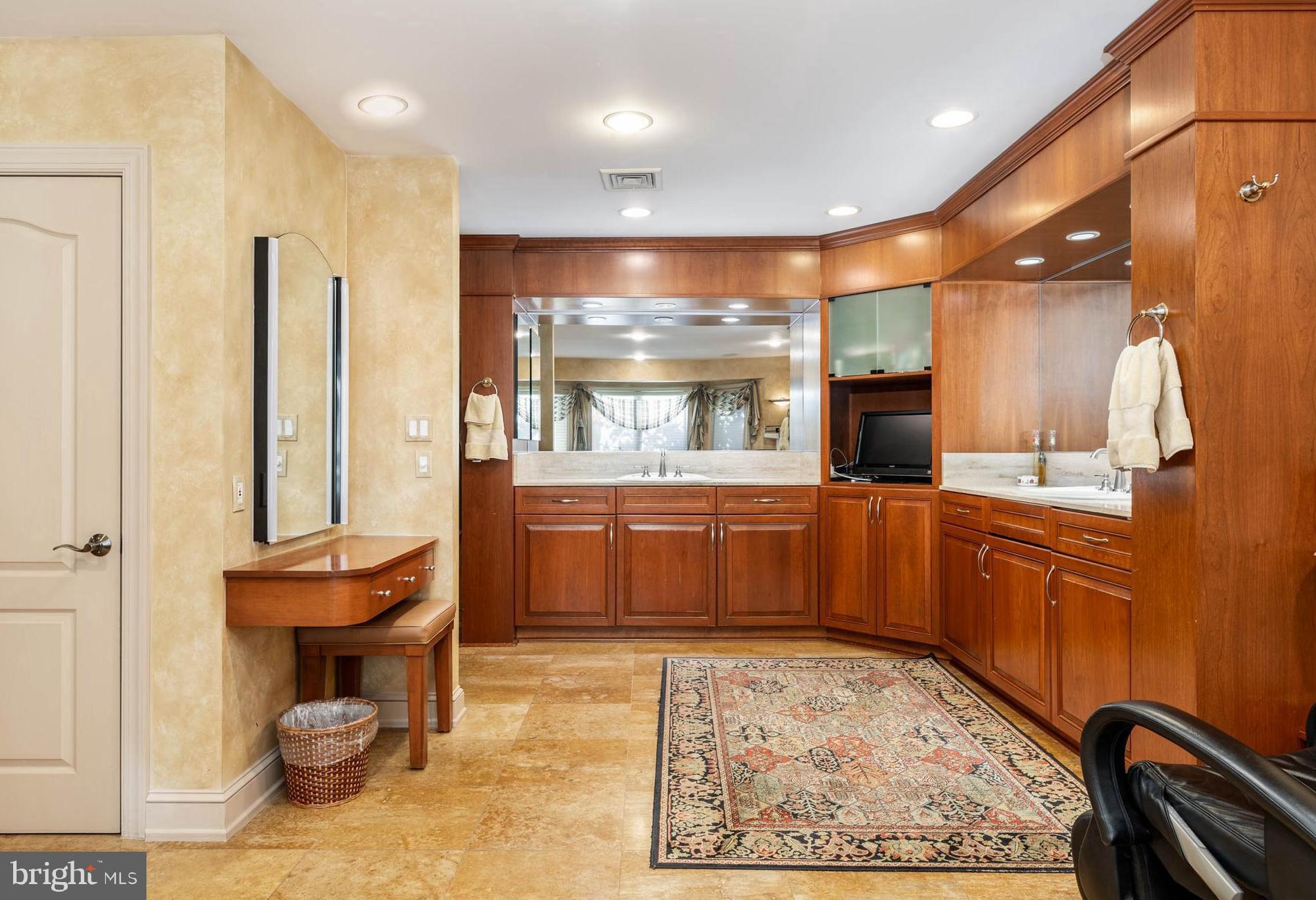 1075 Green Valley Rd
