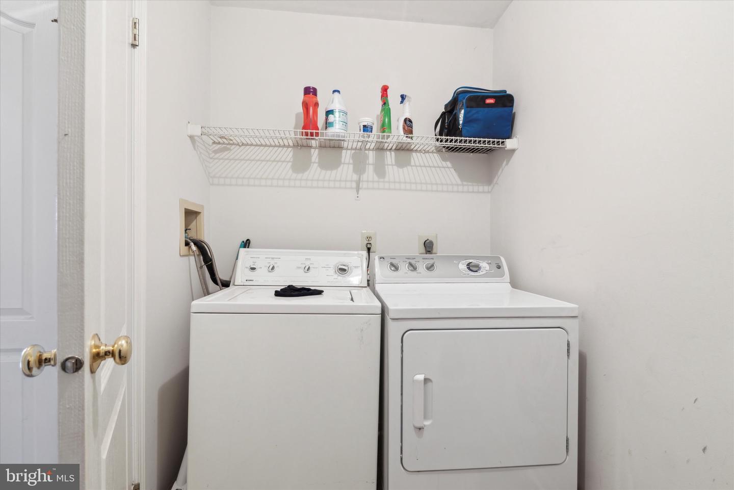 174 Canterbury Ln