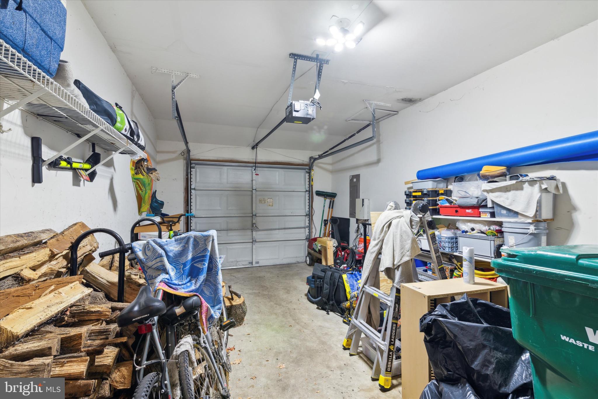 174 Canterbury Ln