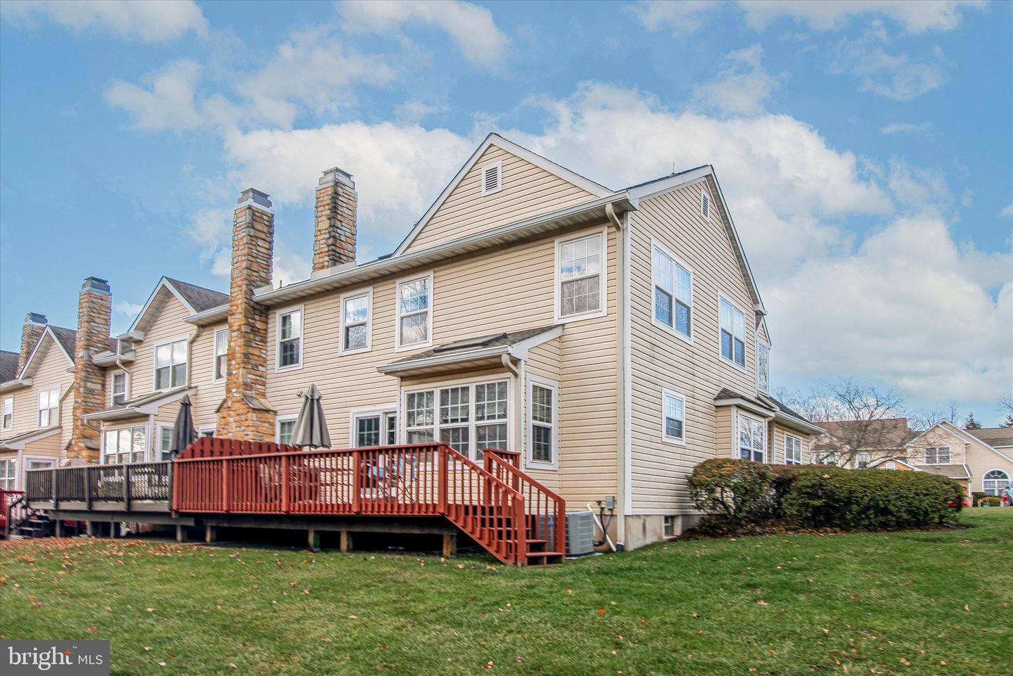 174 Canterbury Ln