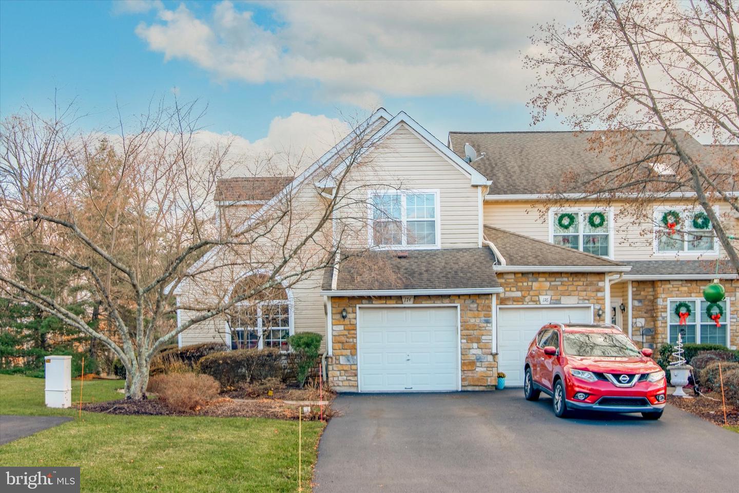 174 Canterbury Ln