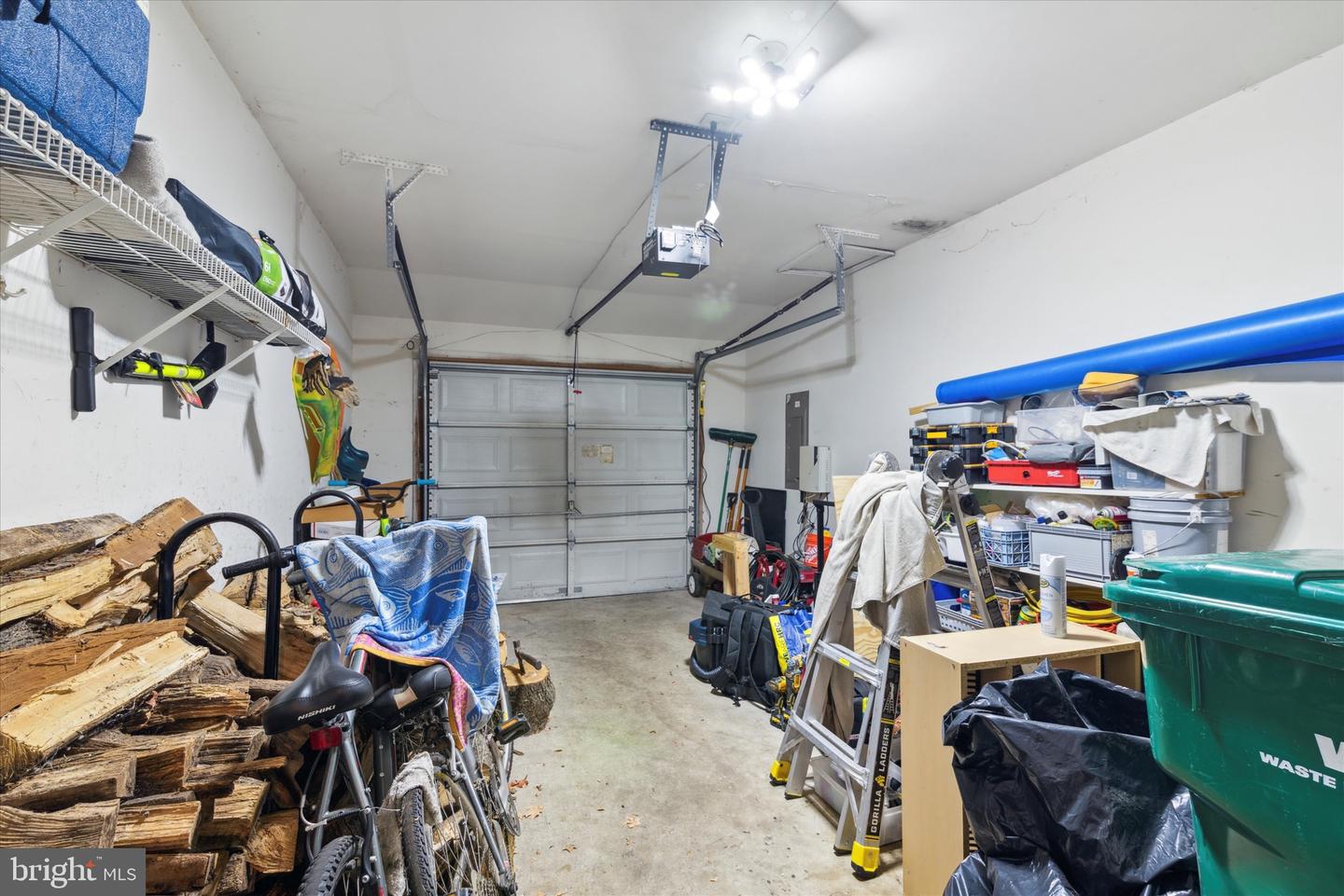 174 Canterbury Ln