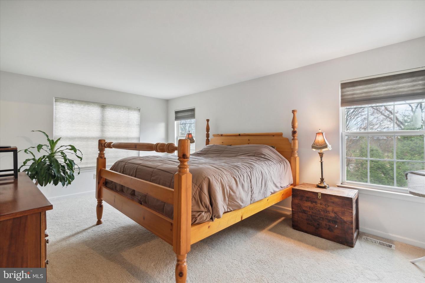 174 Canterbury Ln