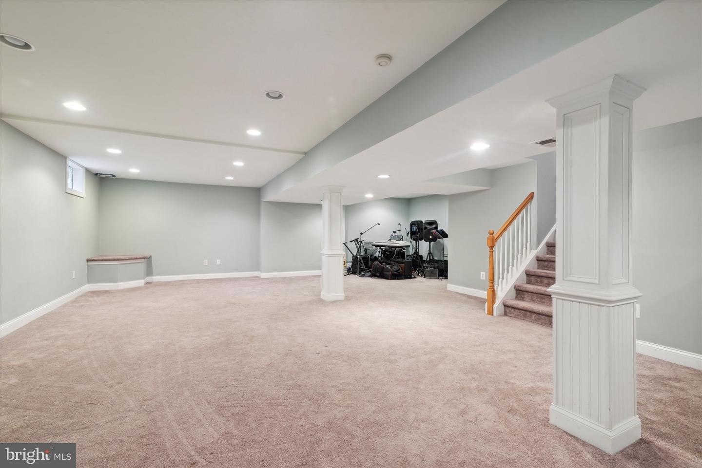 174 Canterbury Ln