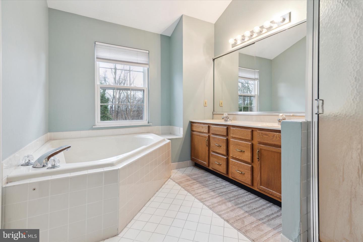 174 Canterbury Ln