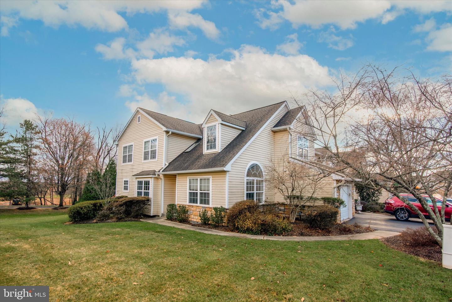 174 Canterbury Ln