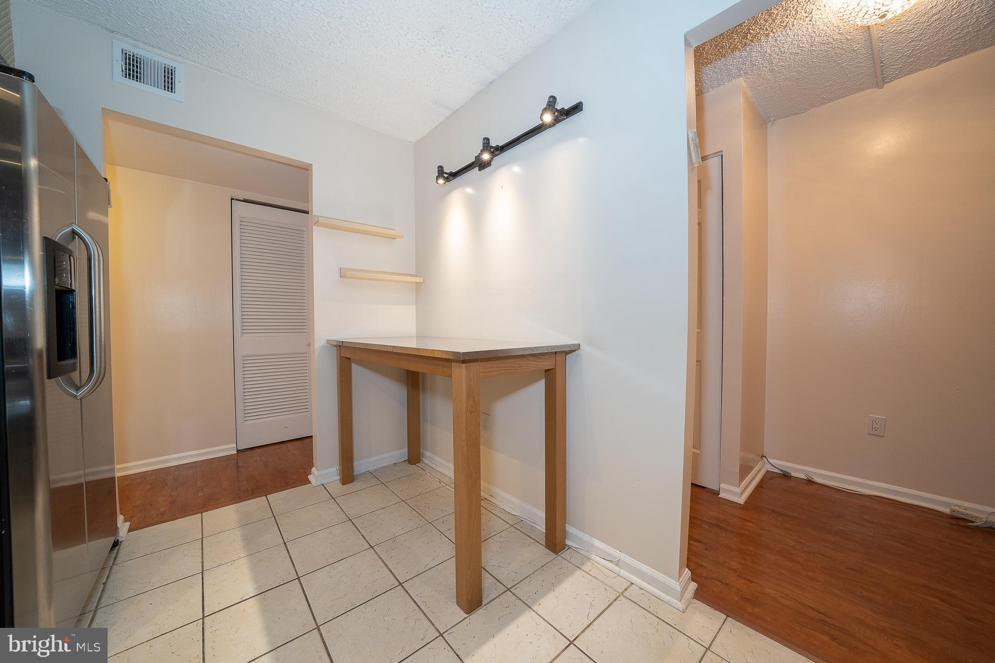 19 ROCK HILL RD #2-B
