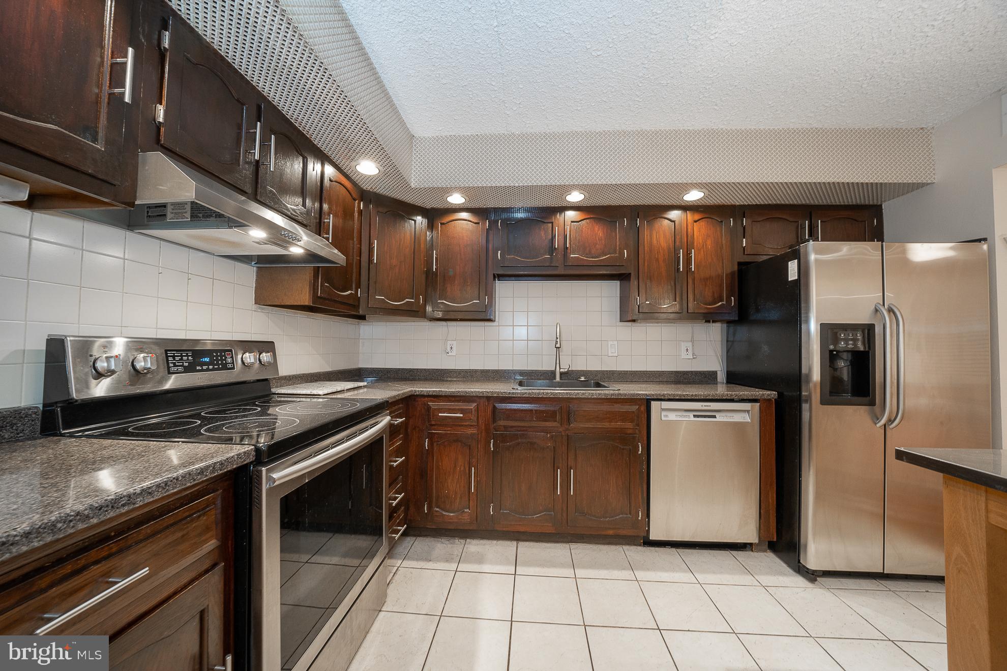 19 ROCK HILL RD #2-B