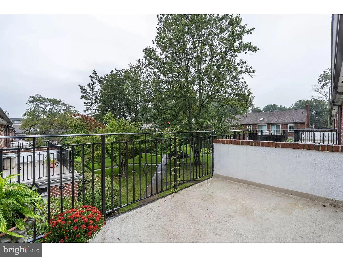 922 Montgomery Ave #E4