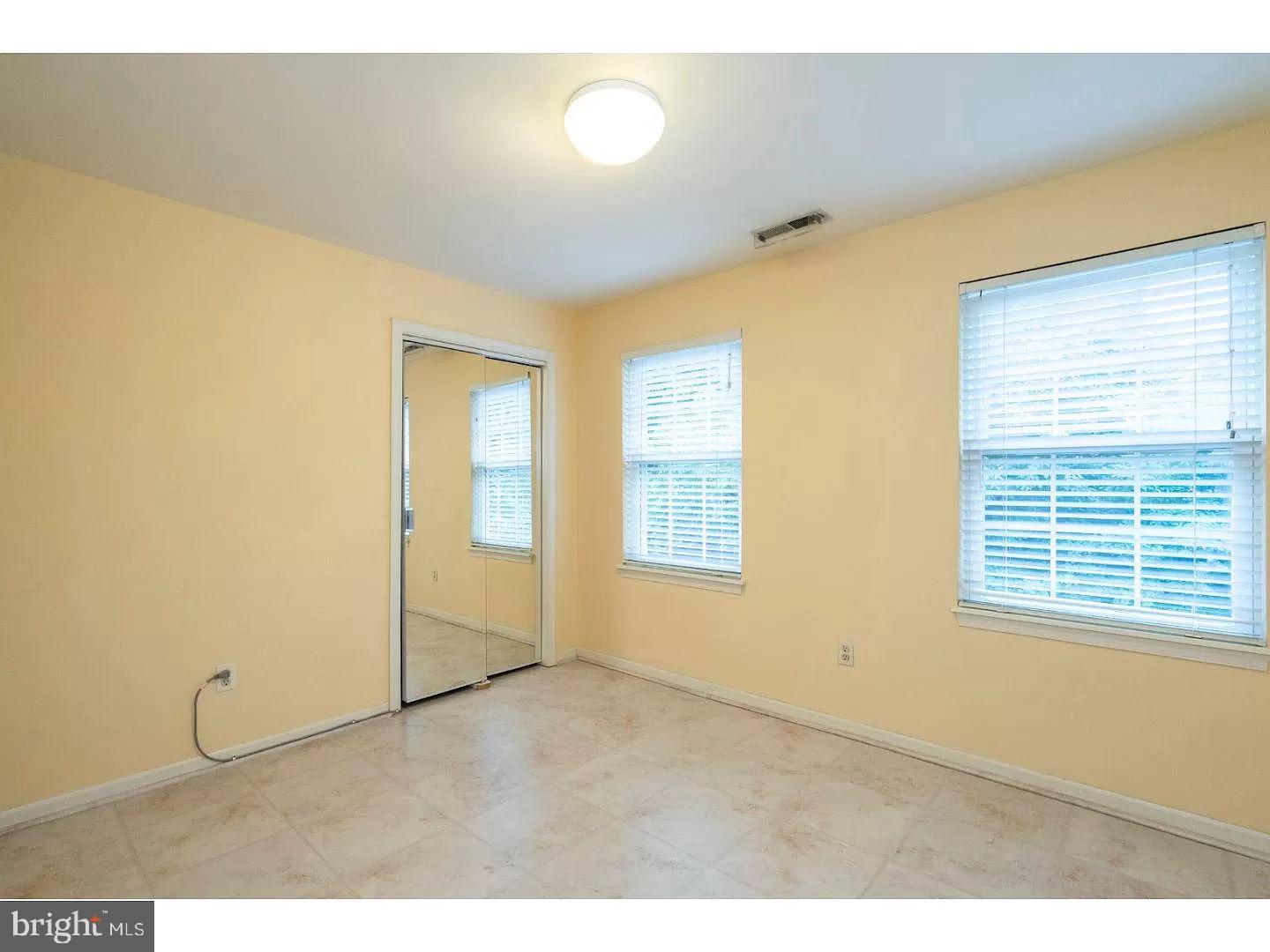 922 Montgomery Ave #E4