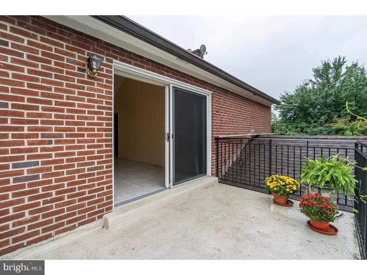 922 Montgomery Ave #E4