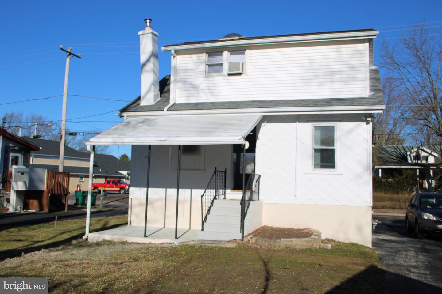 2733 W Walnut St
