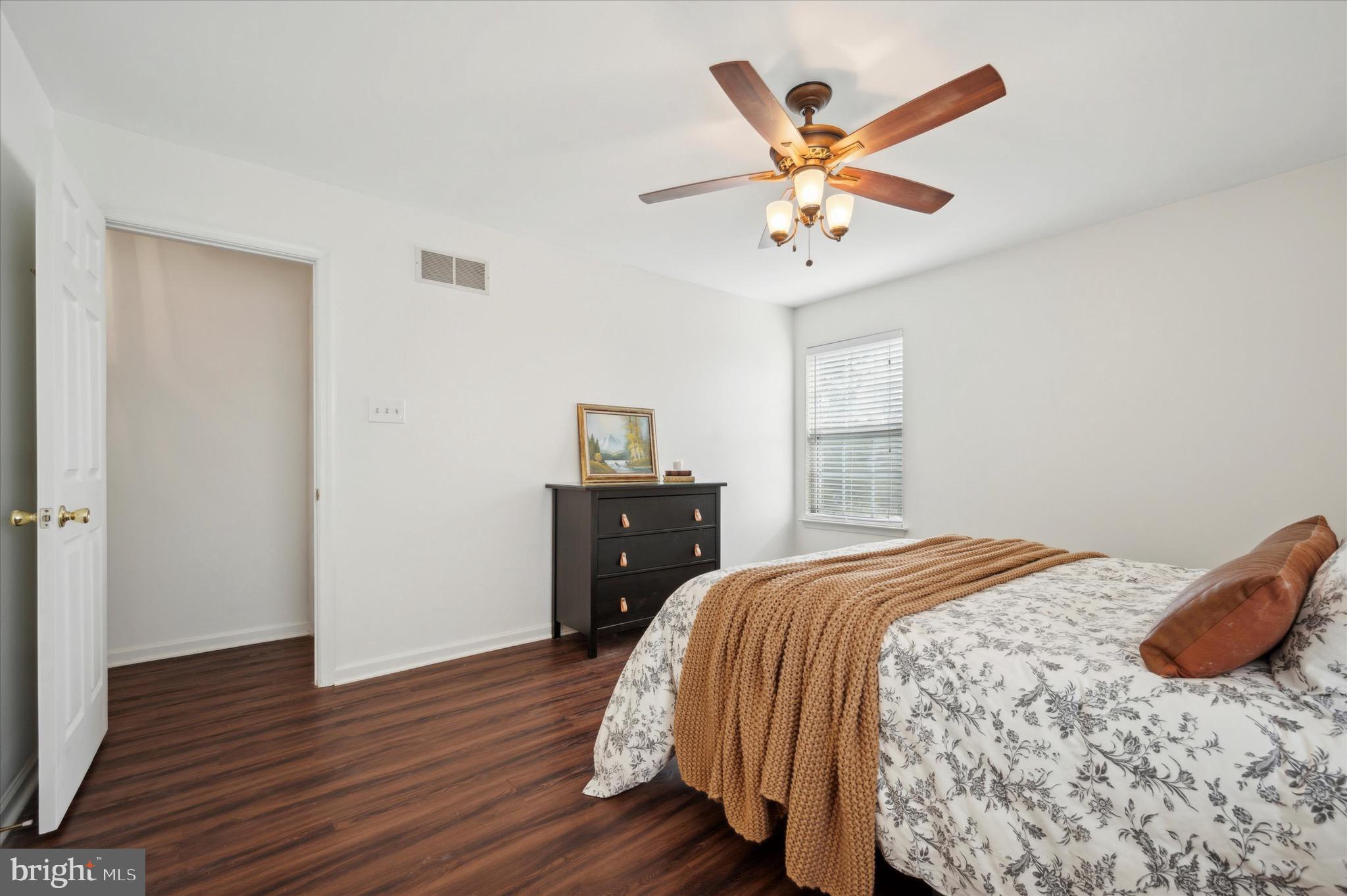 2409 Donna Ln