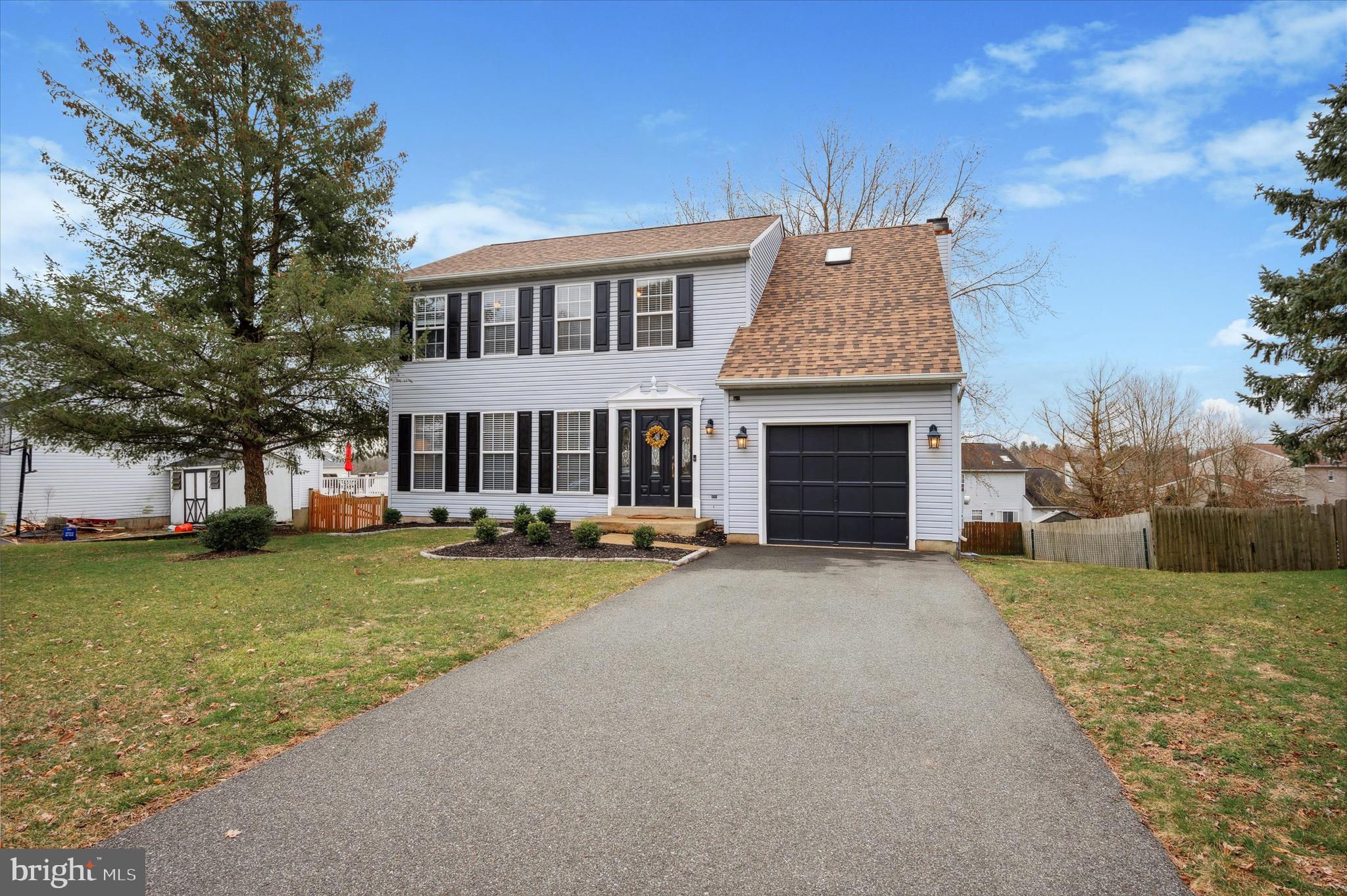 2409 Donna Ln