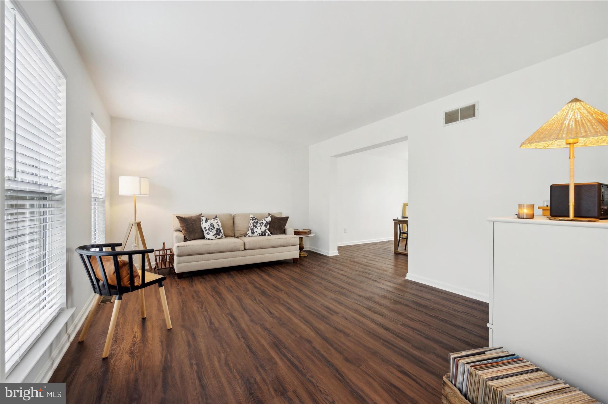 2409 Donna Ln