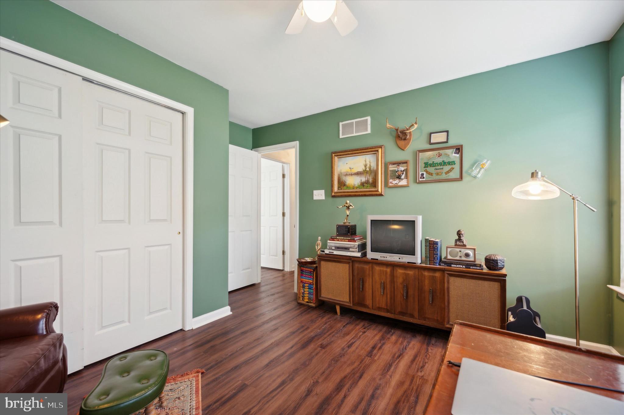 2409 Donna Ln