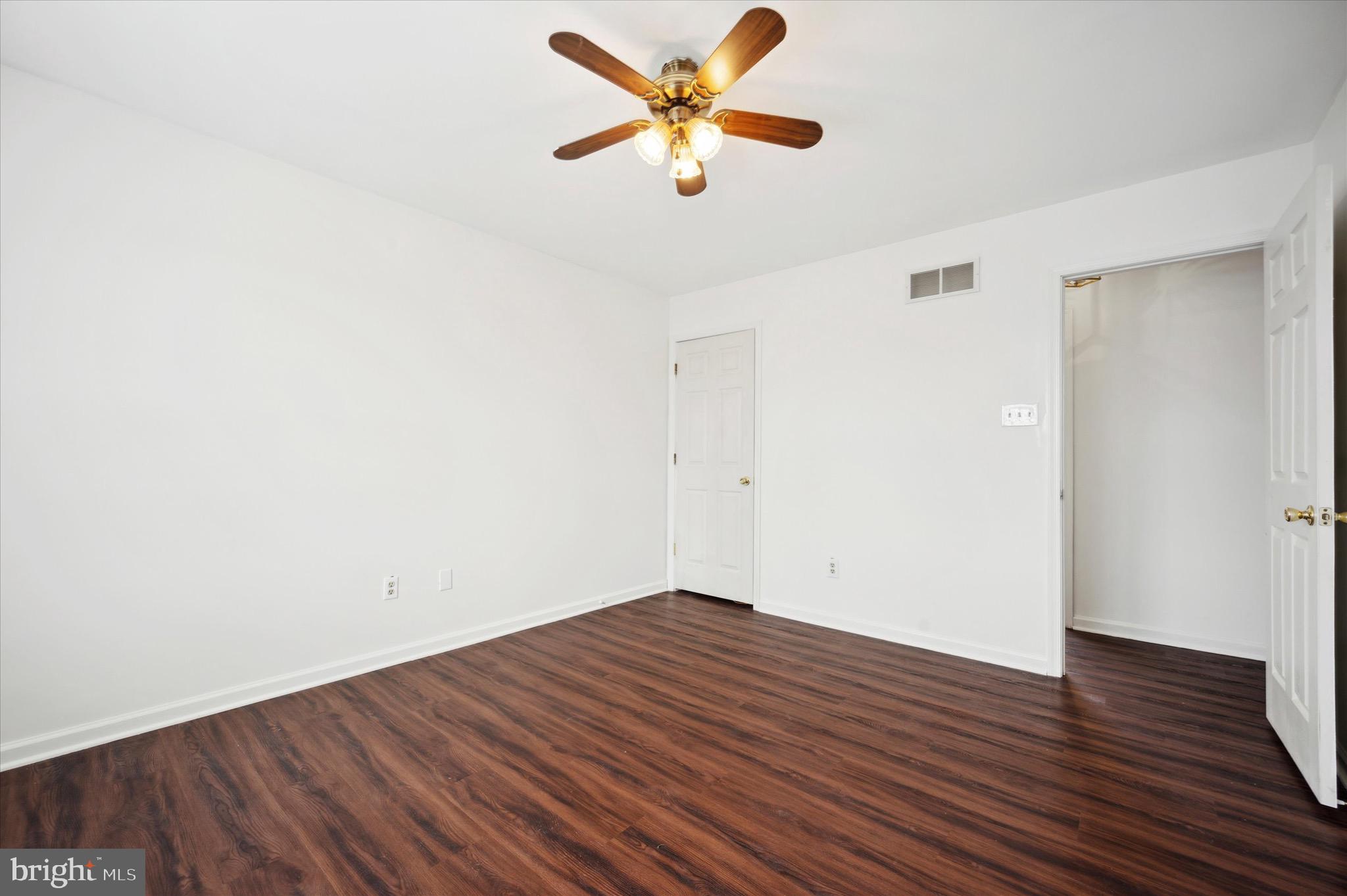 2409 Donna Ln