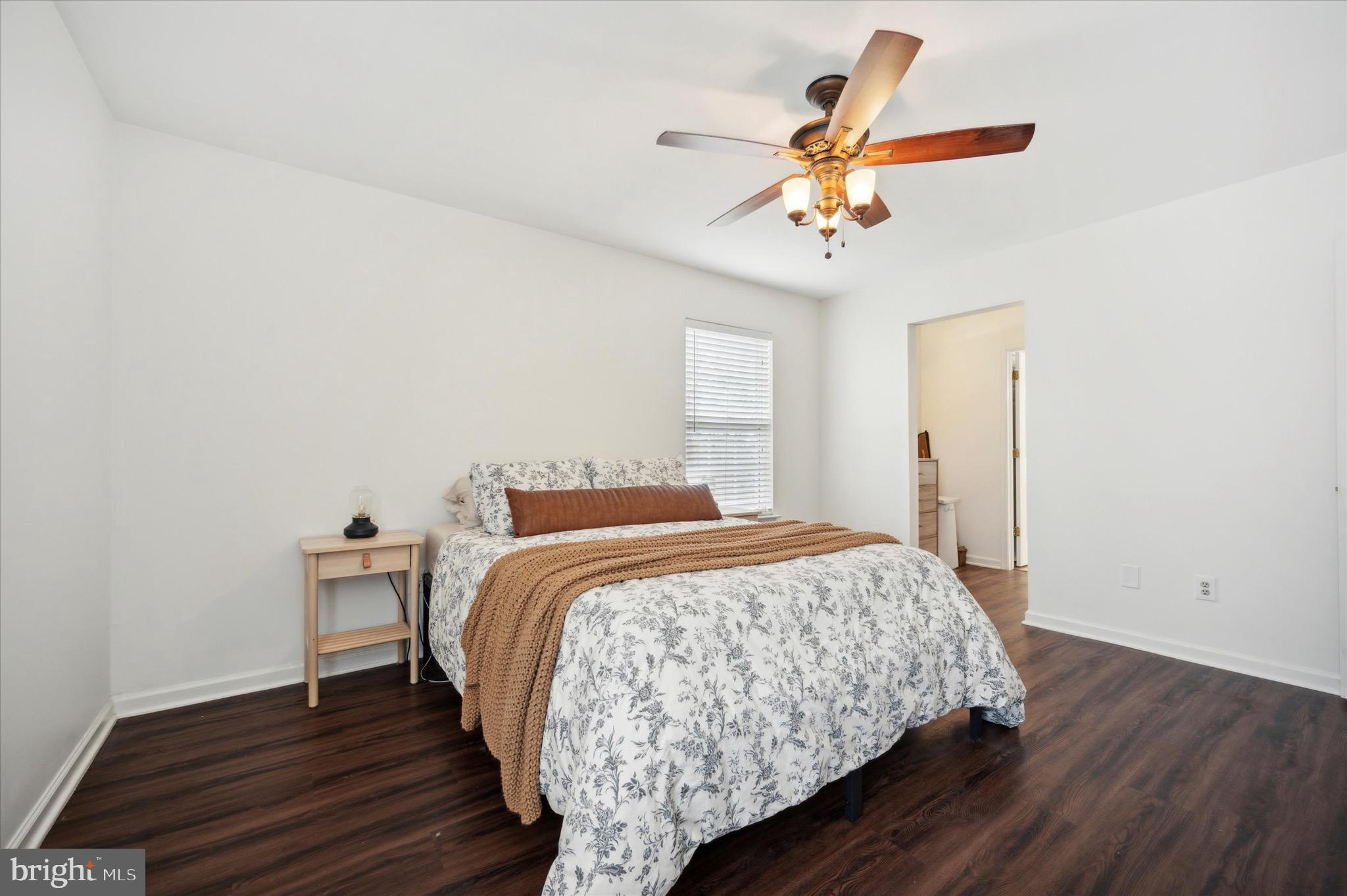 2409 Donna Ln