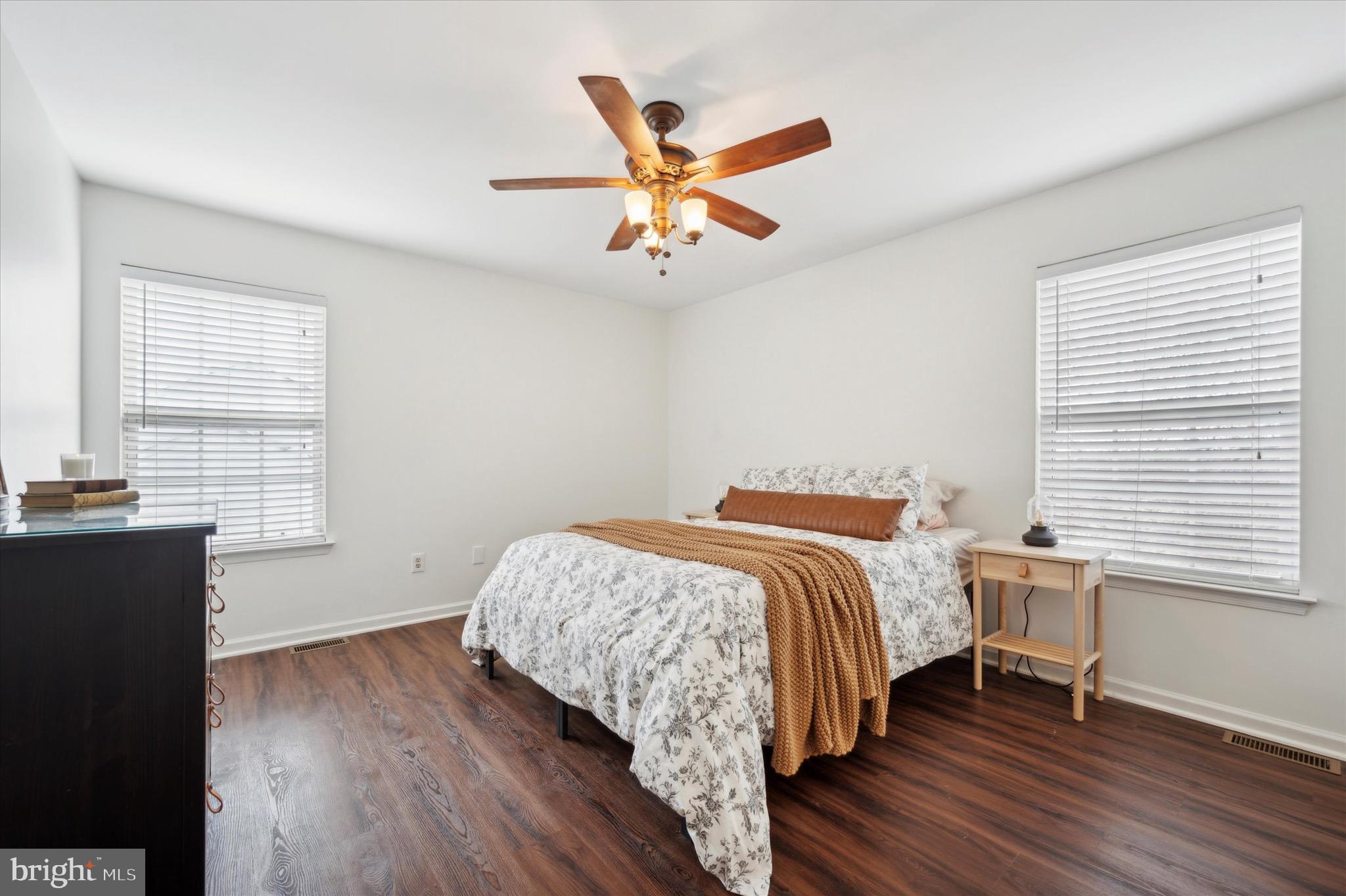 2409 Donna Ln
