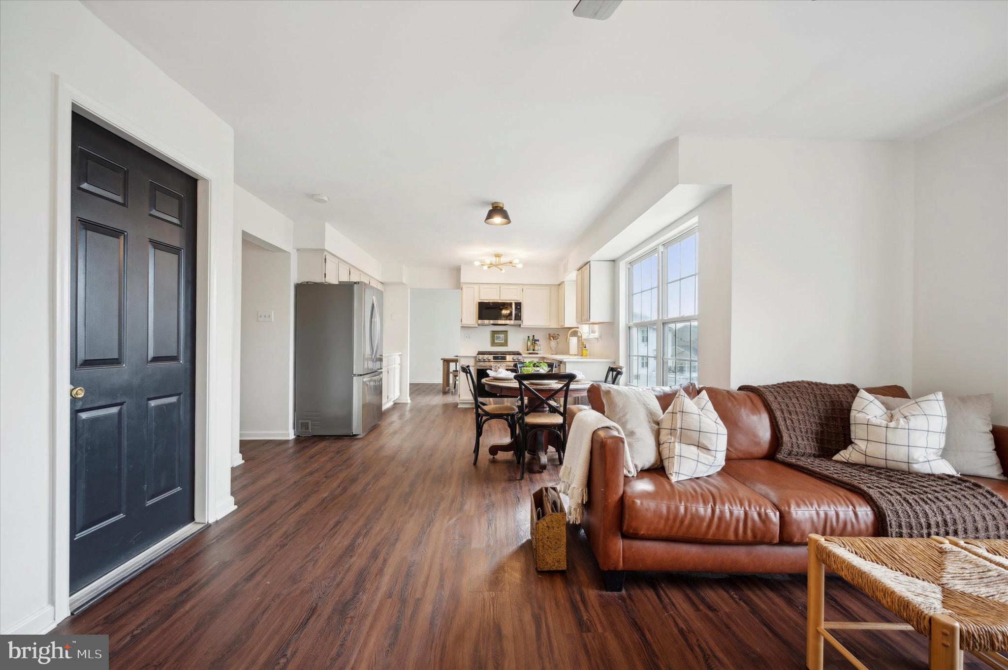 2409 Donna Ln