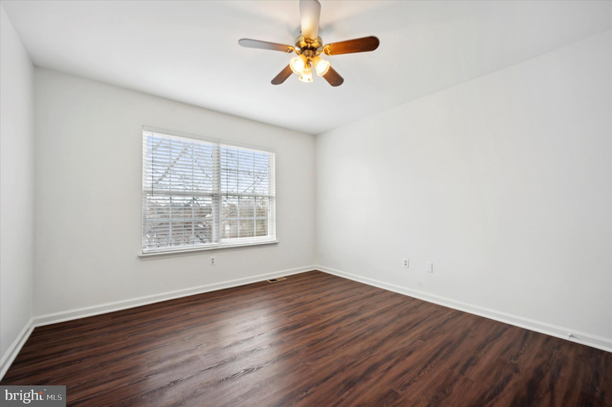 2409 Donna Ln