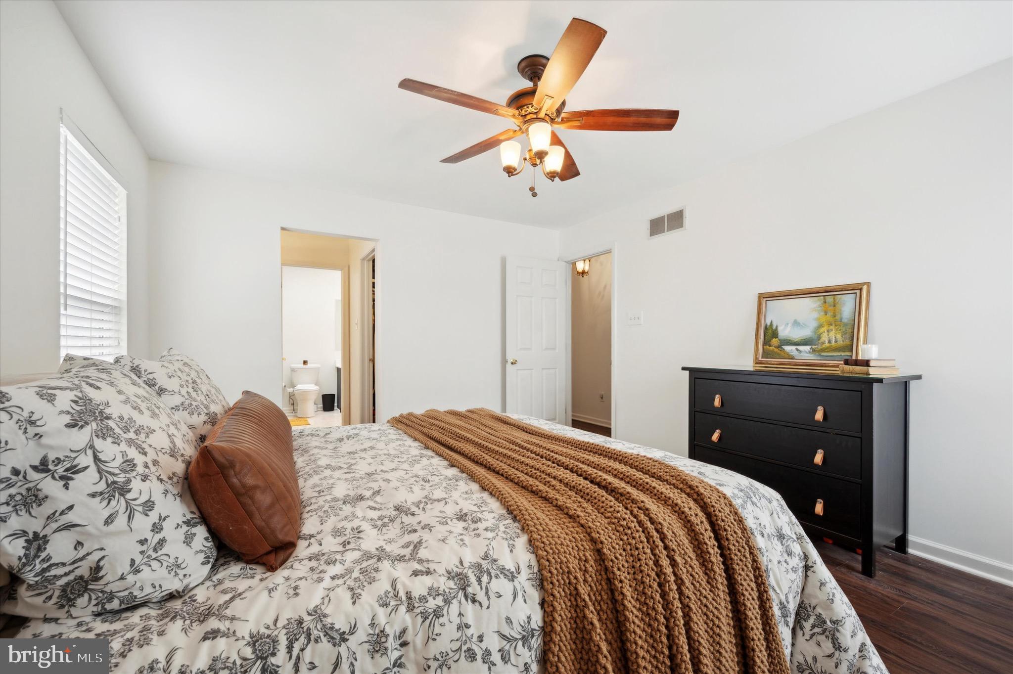 2409 Donna Ln