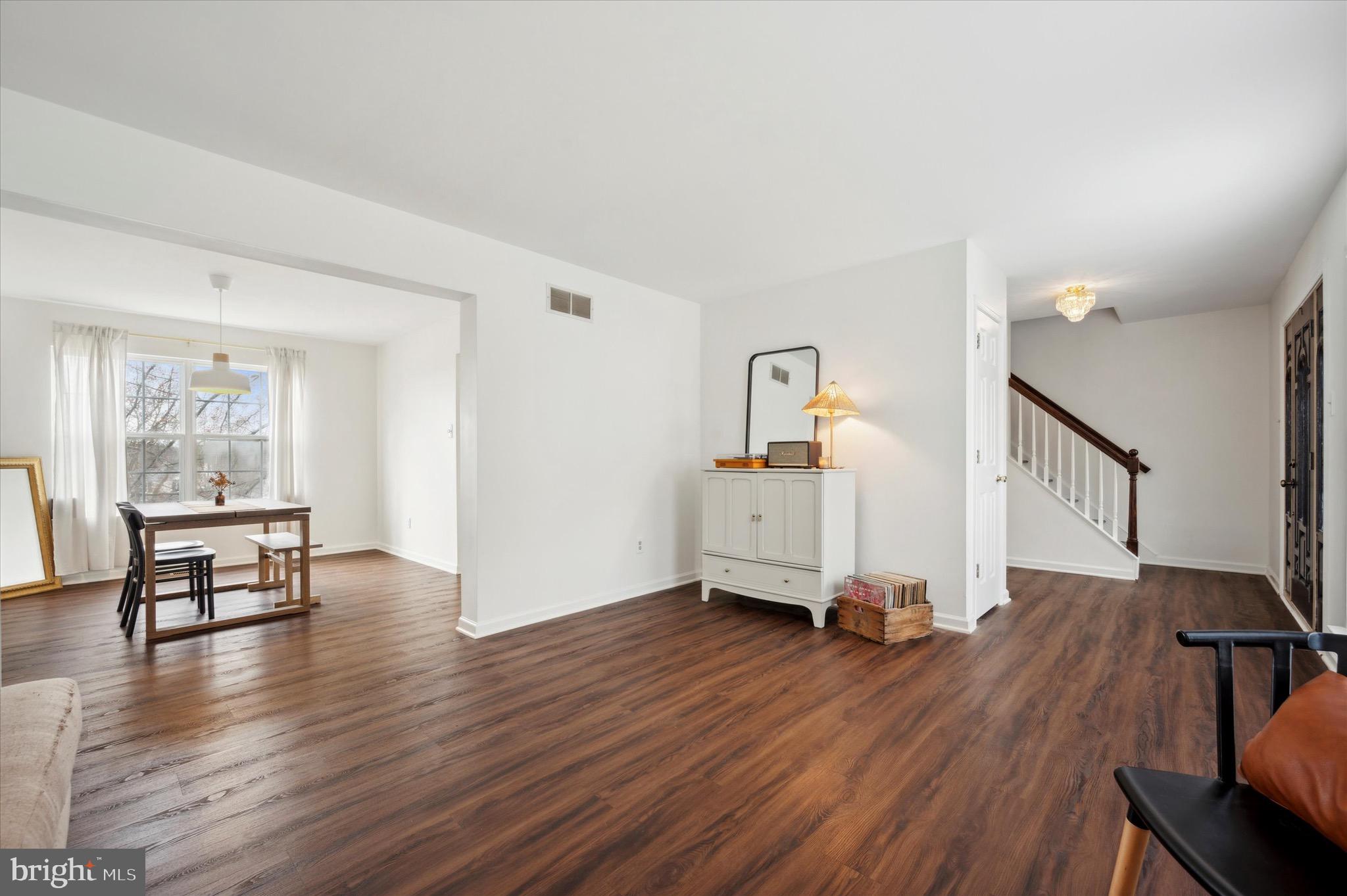 2409 Donna Ln